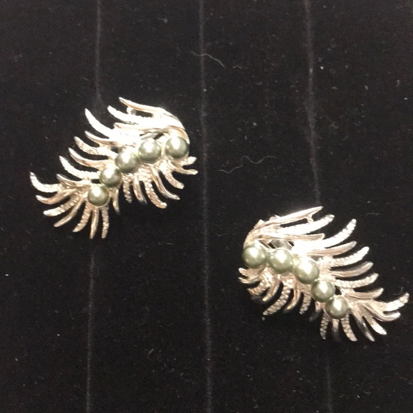 Vintage Jewelry - Vintage Sarah Cov Clip On Earrings